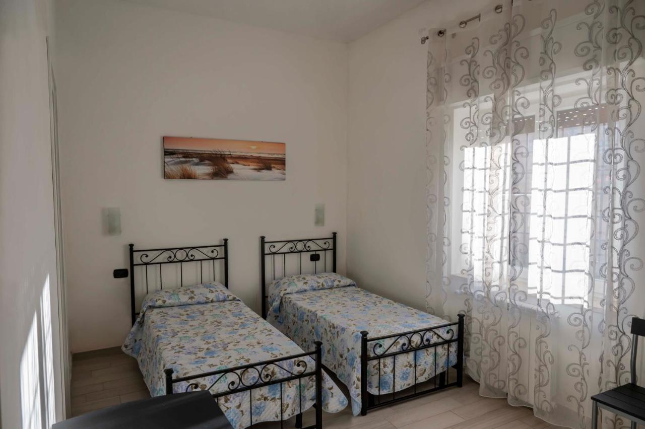 Bed and Breakfast Il Giardino Dell'Eden à Acilia Extérieur photo