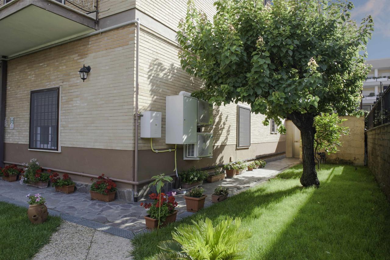 Bed and Breakfast Il Giardino Dell'Eden à Acilia Extérieur photo